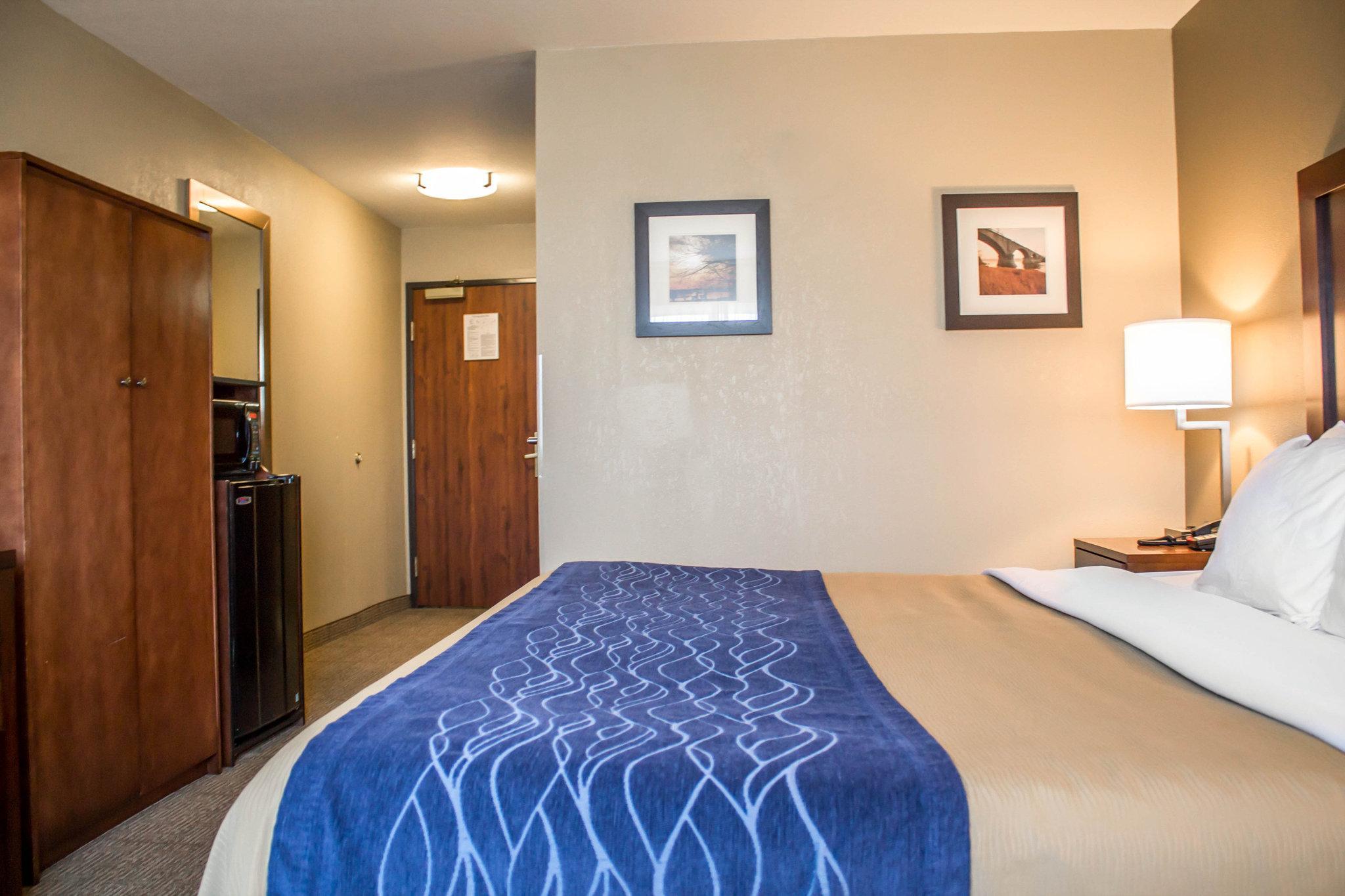 Comfort Inn & Suites Fremont Exterior photo